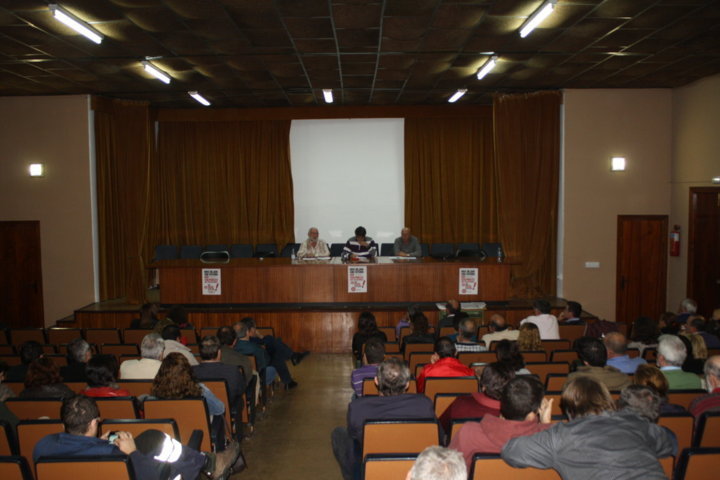 Asamblea celebrada en Antequera para explicar los motivos de la huelga general del 14N.
