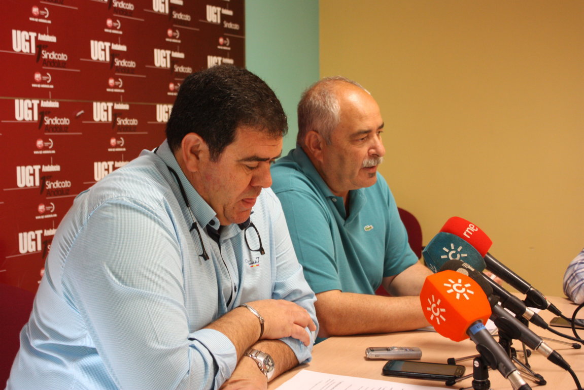 Manuel Jiménez (dcha) denunció esta situación en una rueda de prensa en Córdoba.