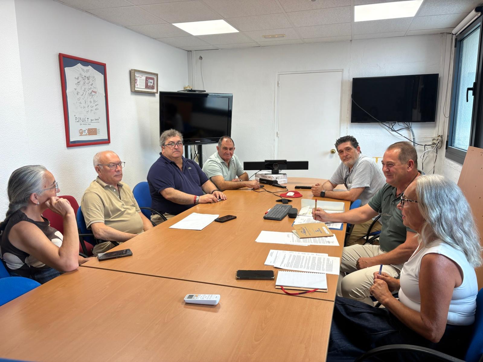 Reunión mantenida hoy con organizaciones del sector pesquero de El Puerto de Santa María (Cádiz).