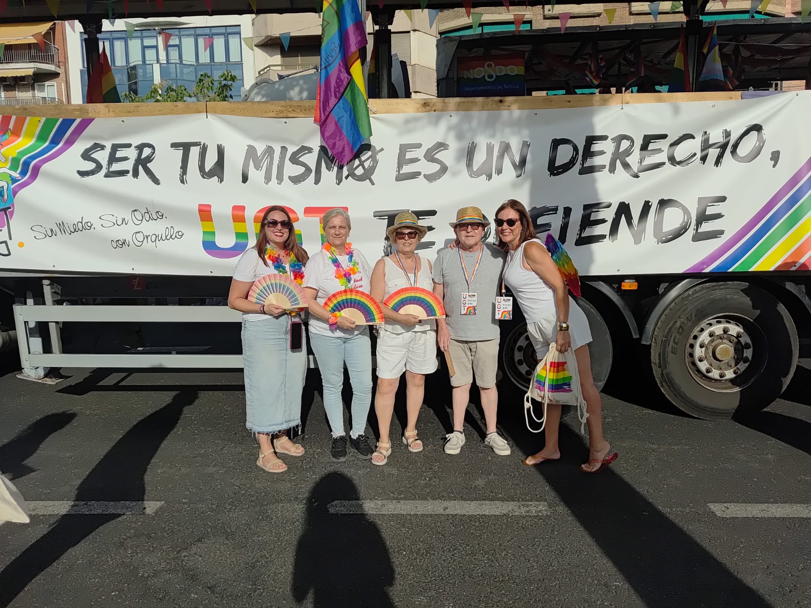 UGT Sevilla se moviliza en la marcha del Orgullo para defender la diversidad y los derechos LGTBIQ+ en los centros de trabajo.
