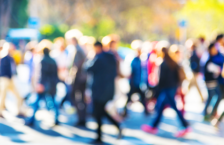 El descenso en la población activa empaña un final de año en el que ha seguido descendiendo el paro