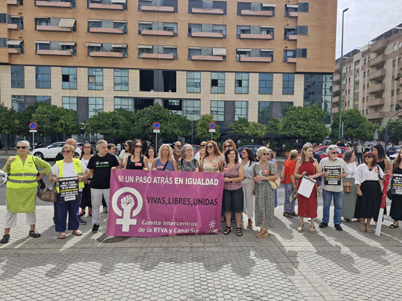 concentración convocada por el Comité Intercentros de RTVA
