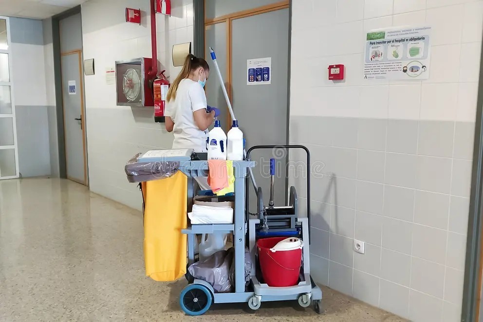 FeSMC UGT Huelva denuncia la precariedad del nuevo Convenio Colectivo de limpieza del Hospital Juan Ramón Jiménez firmado por Acciona junto con los sindicatos UTH, CCOO, SU y CGT
