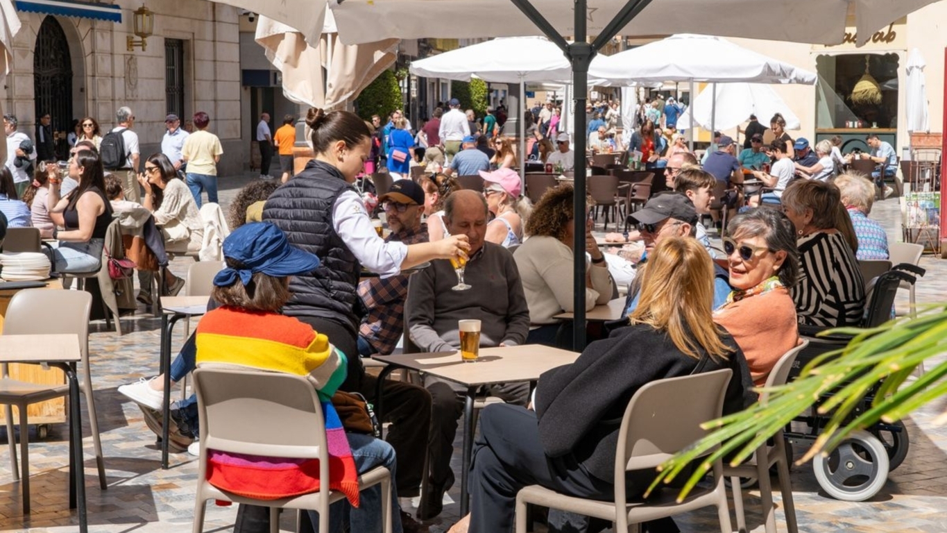 El paro en la provincia de Málaga baja en el mes de abril de 2026 en 4.152 personas y se sitúa en 104.415 desempleados/as