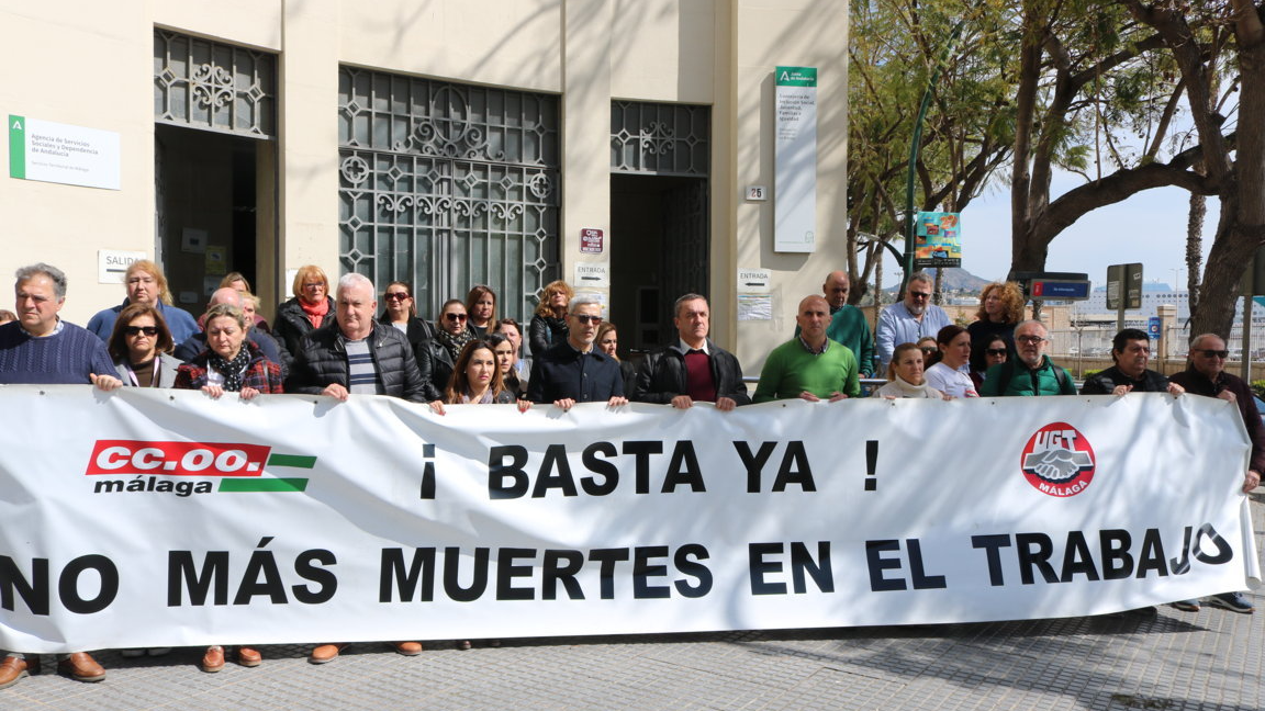 UGT MÁLAGA SE CONCENTRA POR UN NUEVO ACCIDENTE LABORAL MORTAL, EN BENARRABÁ.