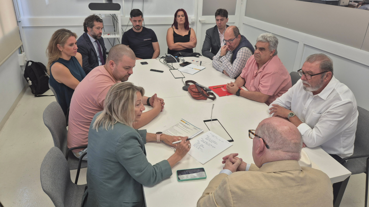 UGT Sevilla visita la Zona Franca del Puerto de Sevilla tras la firma de un acuerdo sobre formación.