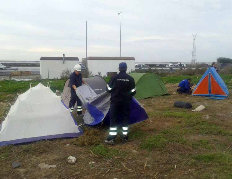 Trabajadores de Puerto Real levantan un campamento para reclamar carga de trabajo.