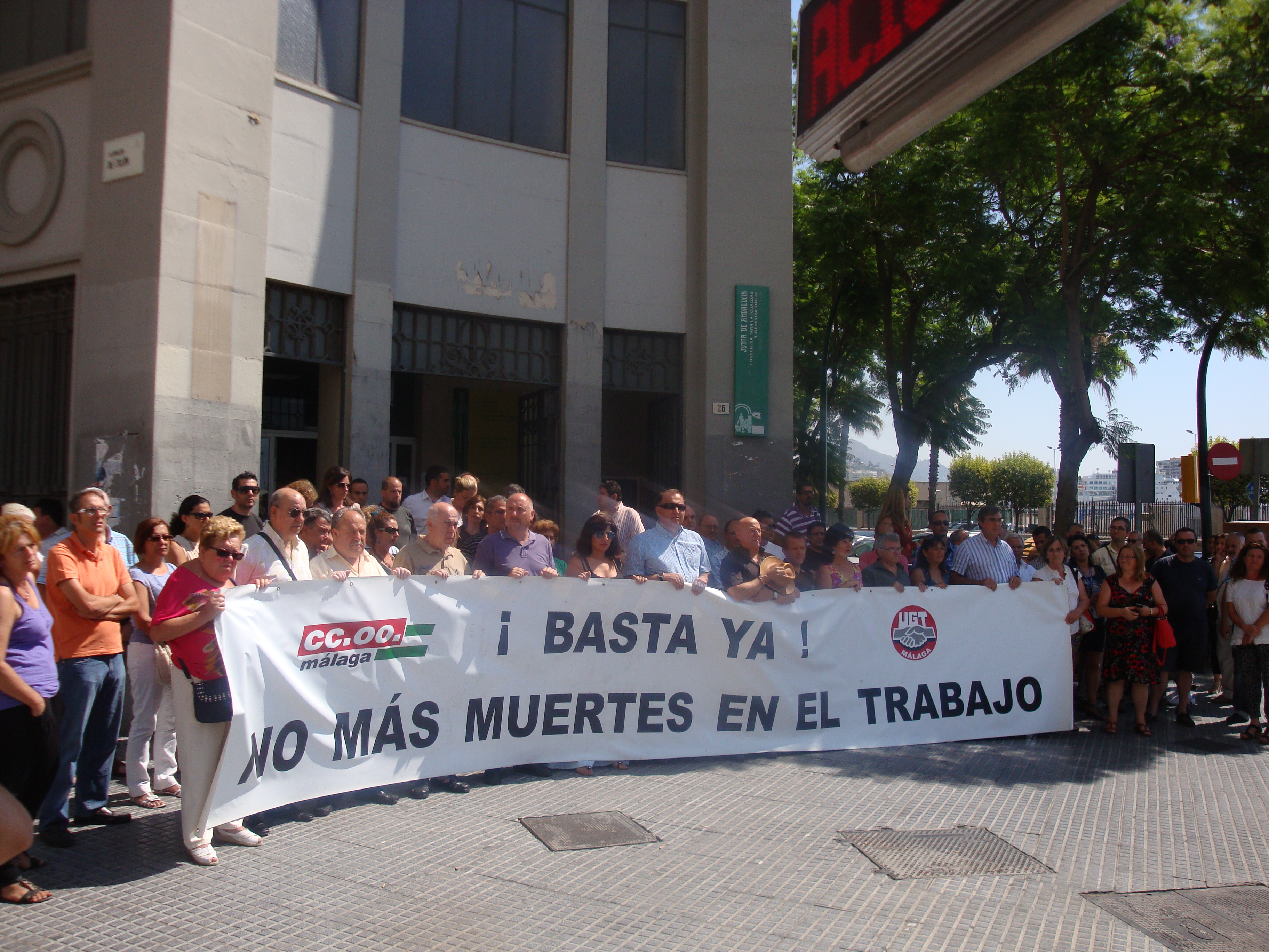 Concetracion por la muerte de un trabajador y un herido grave.