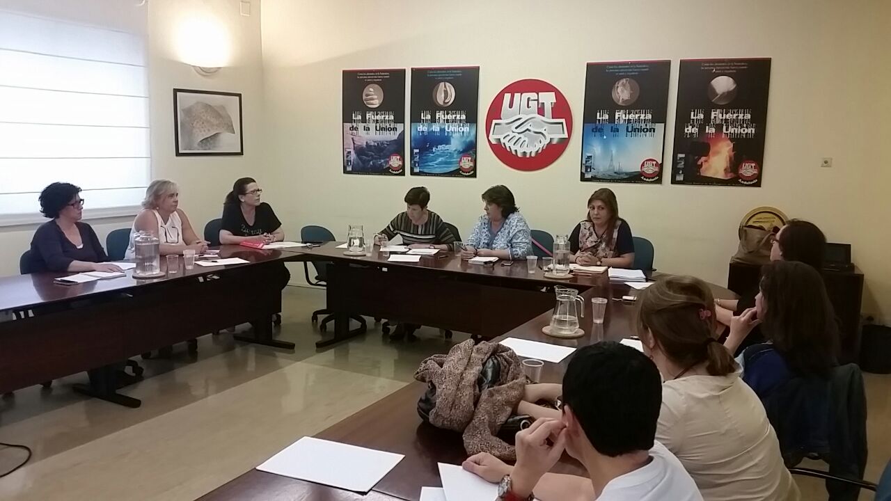 Laura Alonso (centro) y Mayte Márquez (dcha) durante la reunión