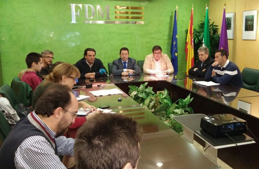 Empresarios y sindicatos presentan el proyecto en rueda de prensa,