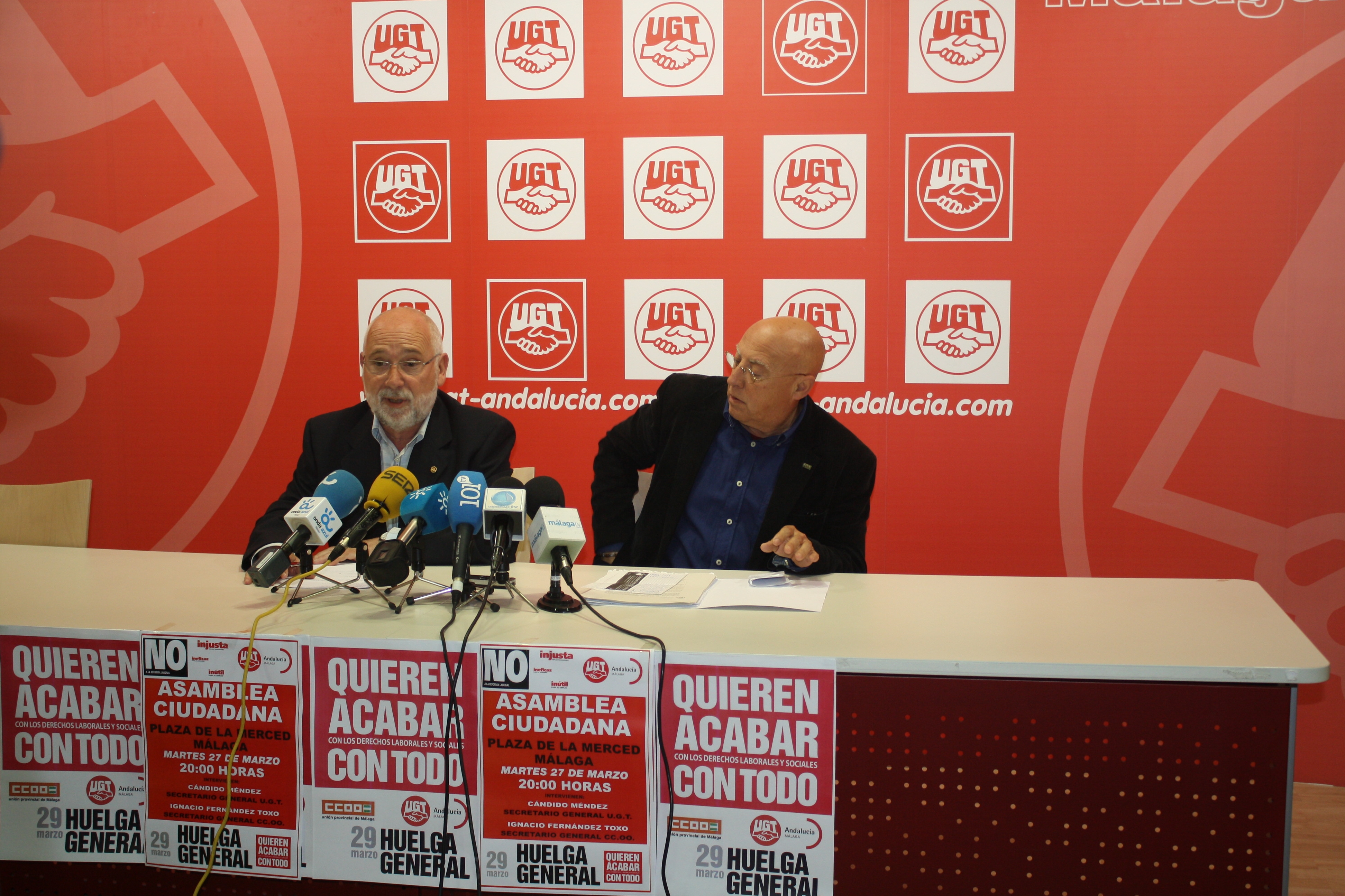 El secretario general de UGT Málaga, Manuel Ferrer, en rueda de prensa.