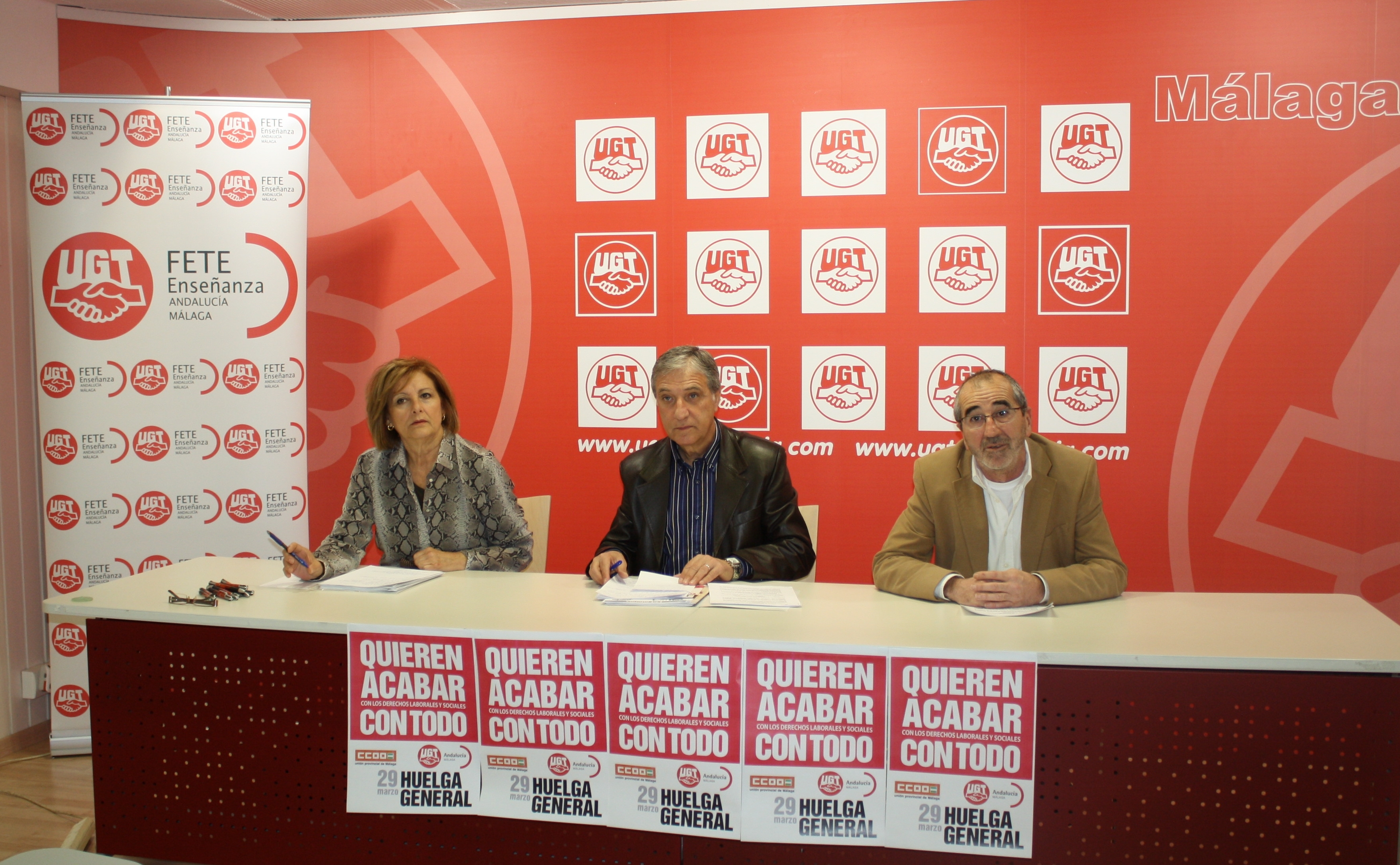 El secretario general de FETE UGT, su homólogo a nivel regional y su homóloga a nivel provincial hoy en rueda de prensa, en Málaga.