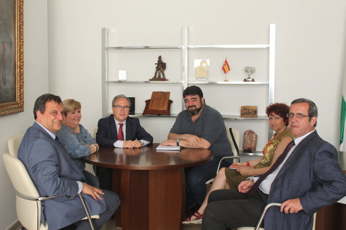 Primera visita institucional de Vicente Palomares a la sede de CECO.