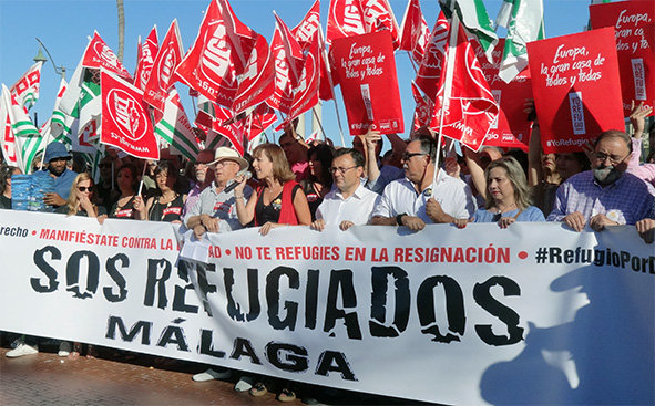Momento de la concentración en Málaga con la Secretaria General de UGT Málaga al frente.