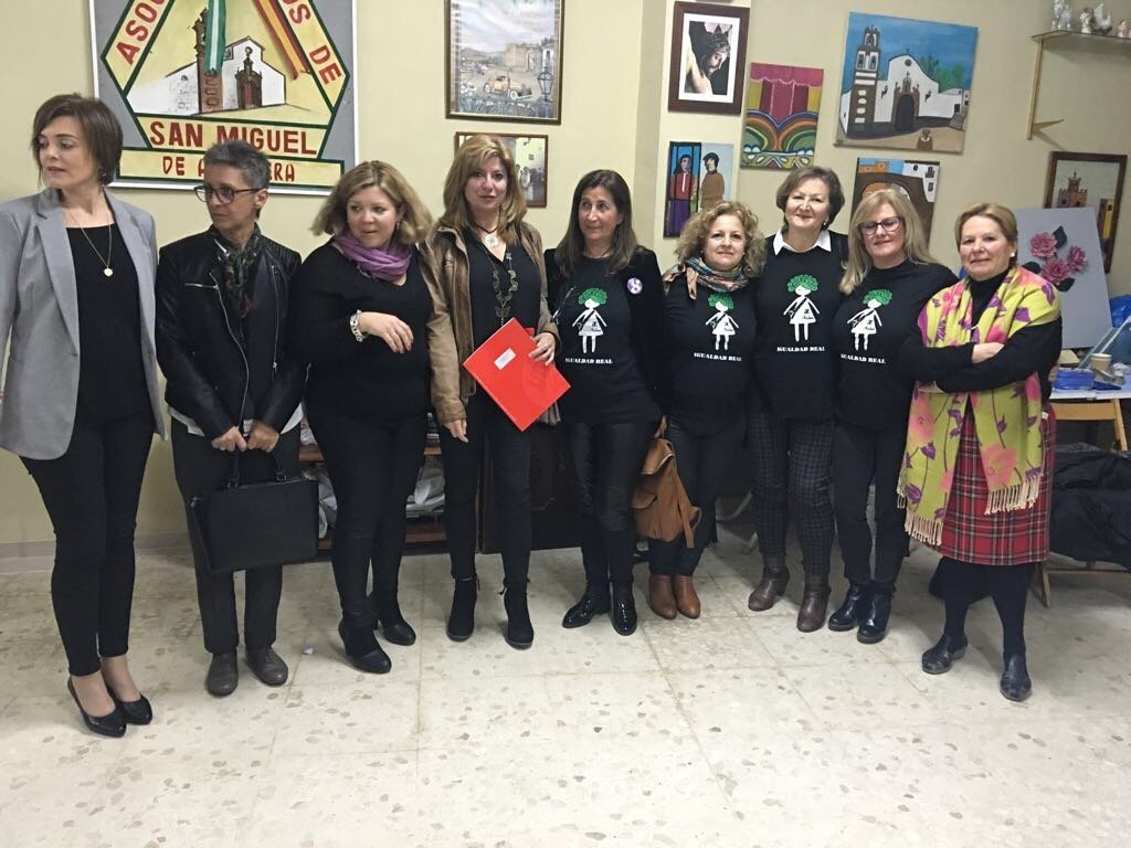 Momento de la mesa redonda en Antequera