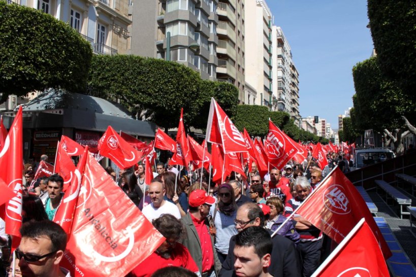 El Paseo de Almería se ha quedado pequeño en la manifestación del 29M