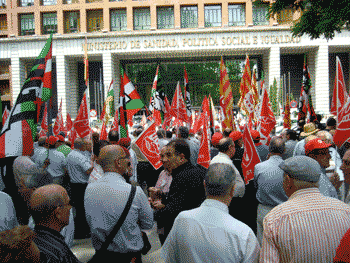Un centenar de jubilados de Andalucía han participado en las protestas.