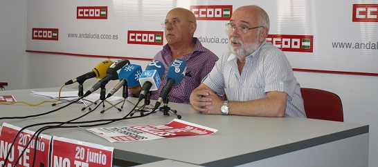 El secretario general de UGT Málaga, Manuel Ferrer, atiende a los medios en rueda de prensa.